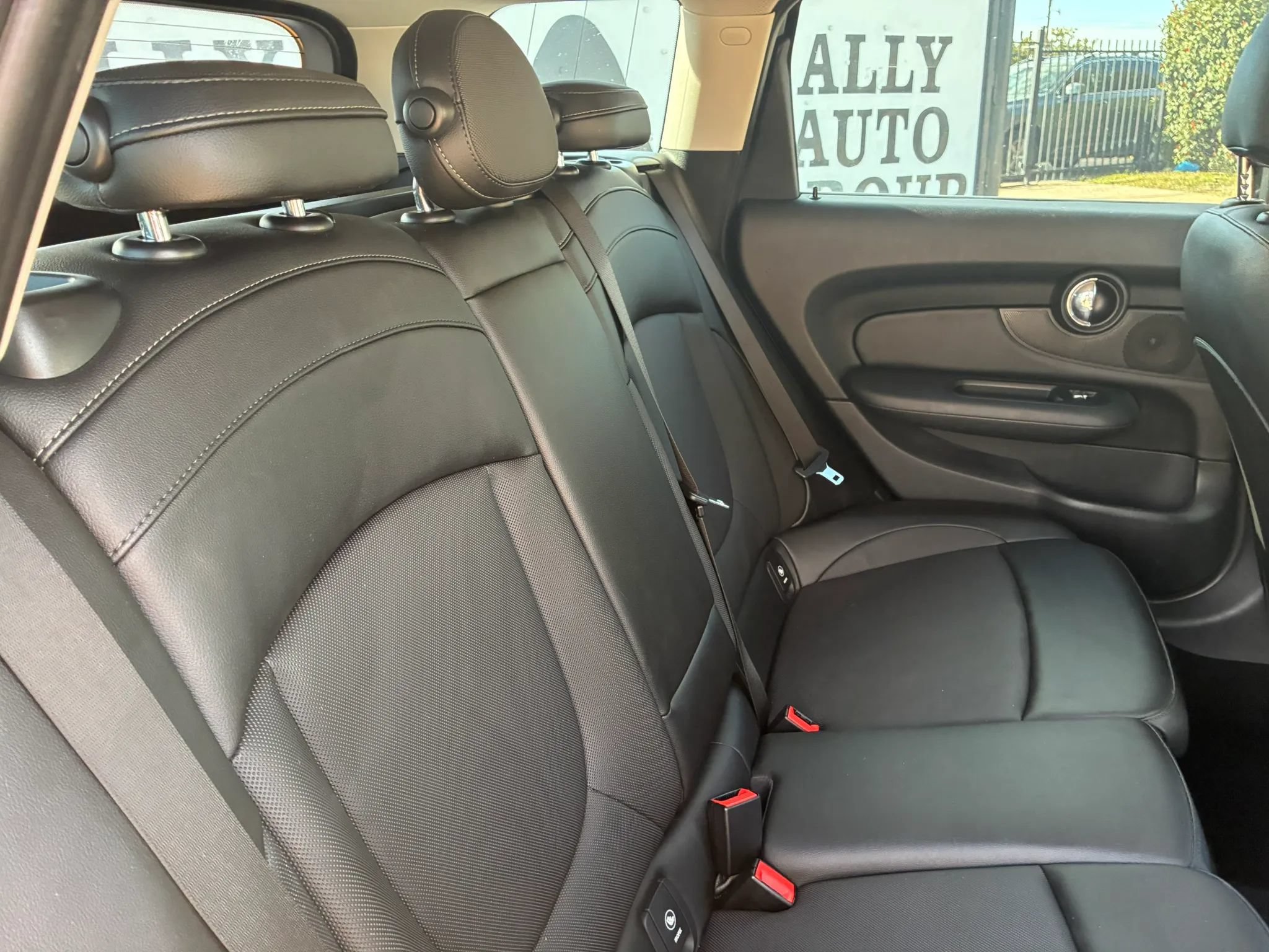Used 2017 MINI Cooper Clubman ALL4 AWD/4WD image 19