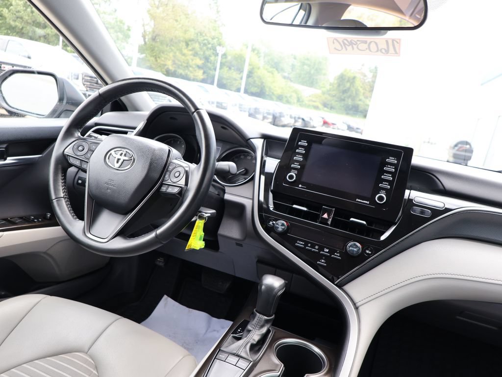 Used 2022 Toyota Camry SE FWD image 25