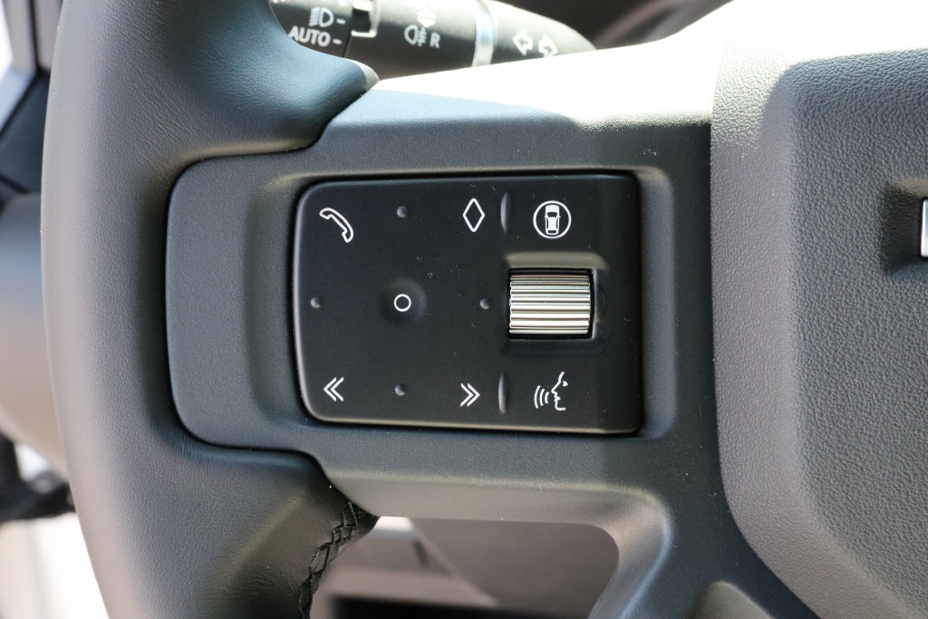 New 2026 Land Rover Defender 110 X-Dynamic SE AWD/4WD image 13