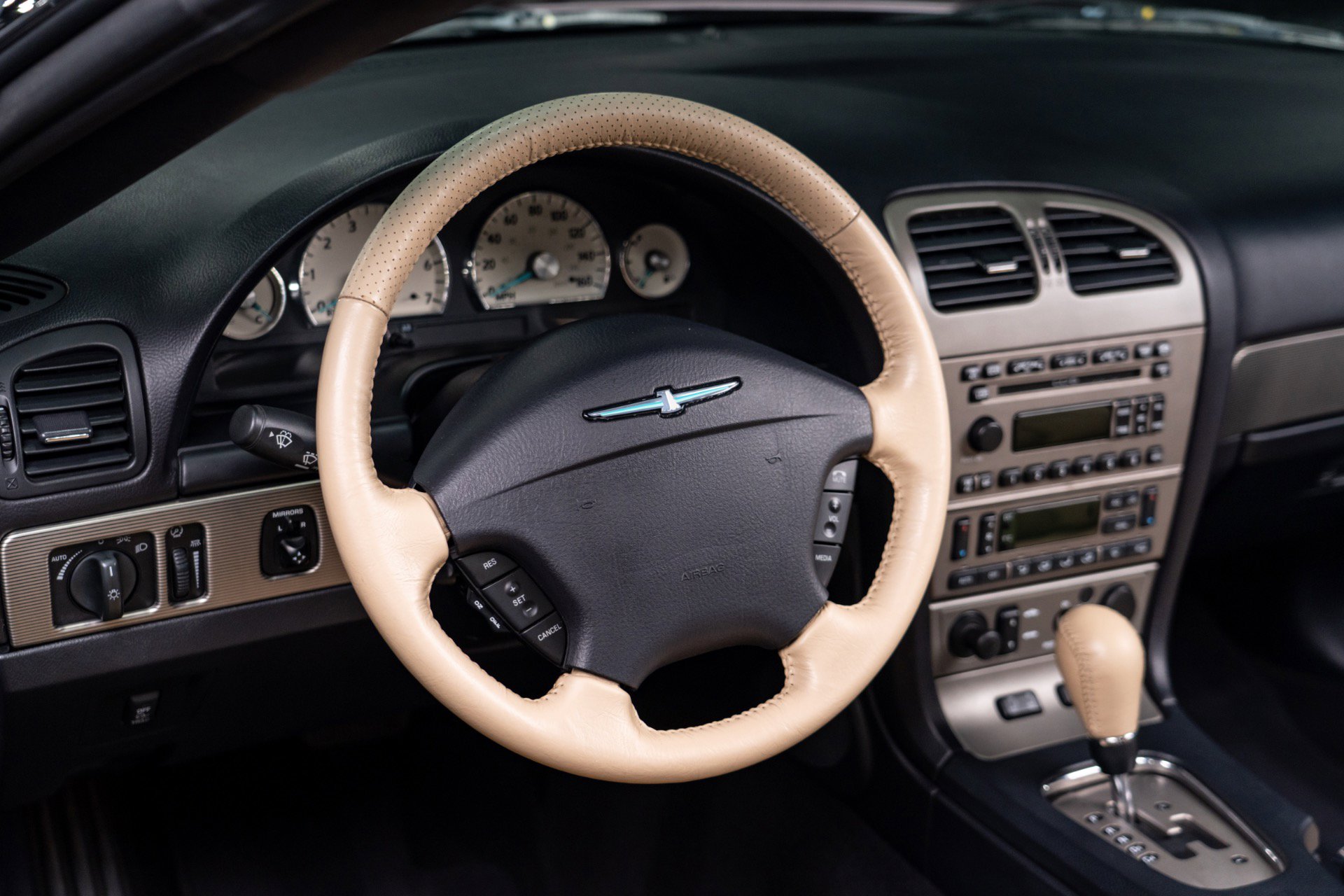 Used 2004 Ford Thunderbird Deluxe image 44
