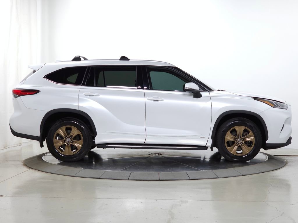 Used 2022 Toyota Highlander Bronze Edition AWD/4WD image 13