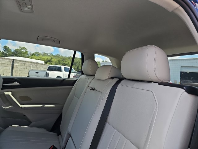 Used 2023 Volkswagen Tiguan SE FWD image 16