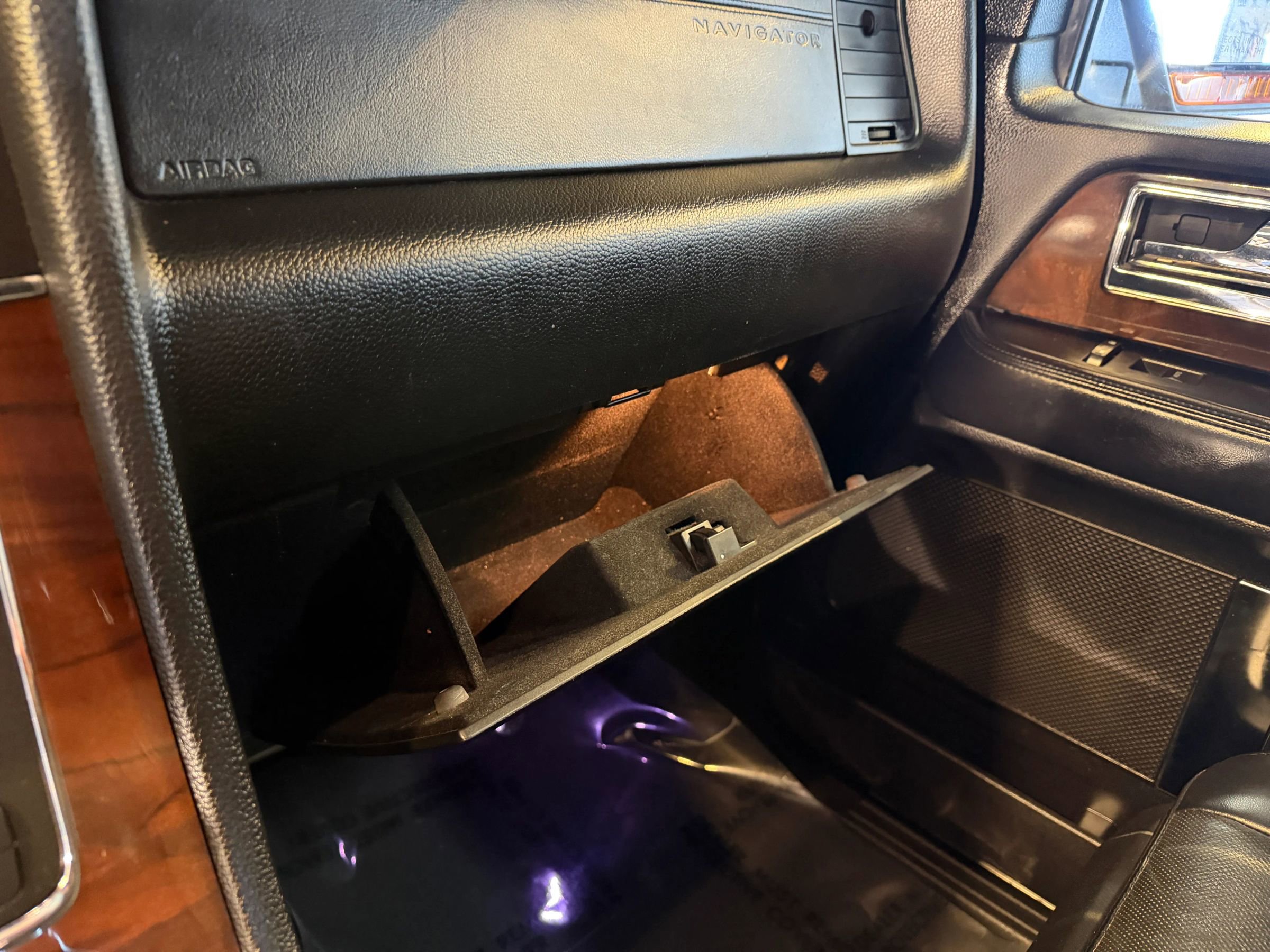 Used 2017 Lincoln Navigator L Select image 19