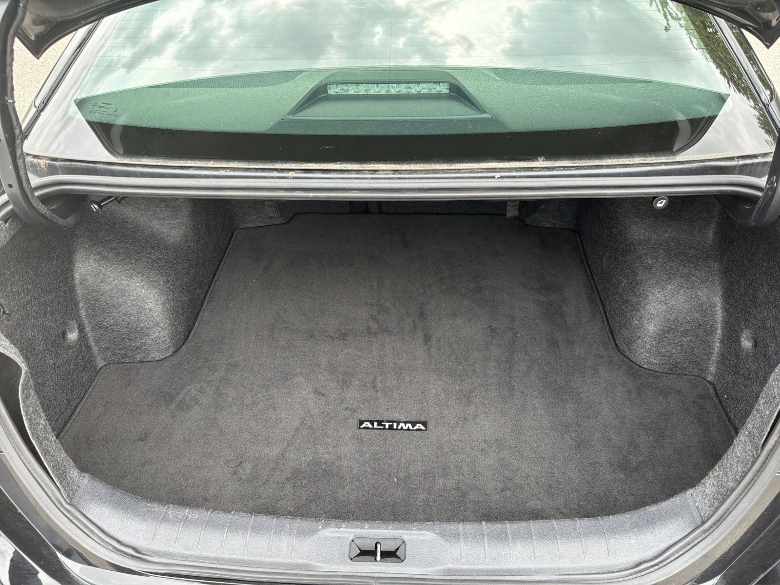Used 2025 Nissan Altima 2.5 SV FWD image 30