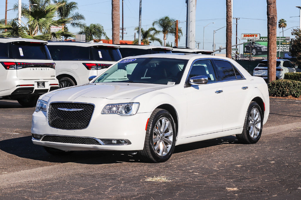 Used 2018 Chrysler 300 Limited AWD/4WD image 3