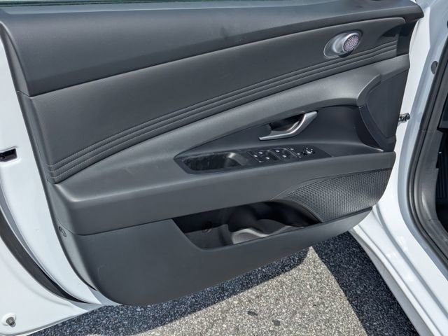 Certified 2025 Hyundai Elantra SEL image 10