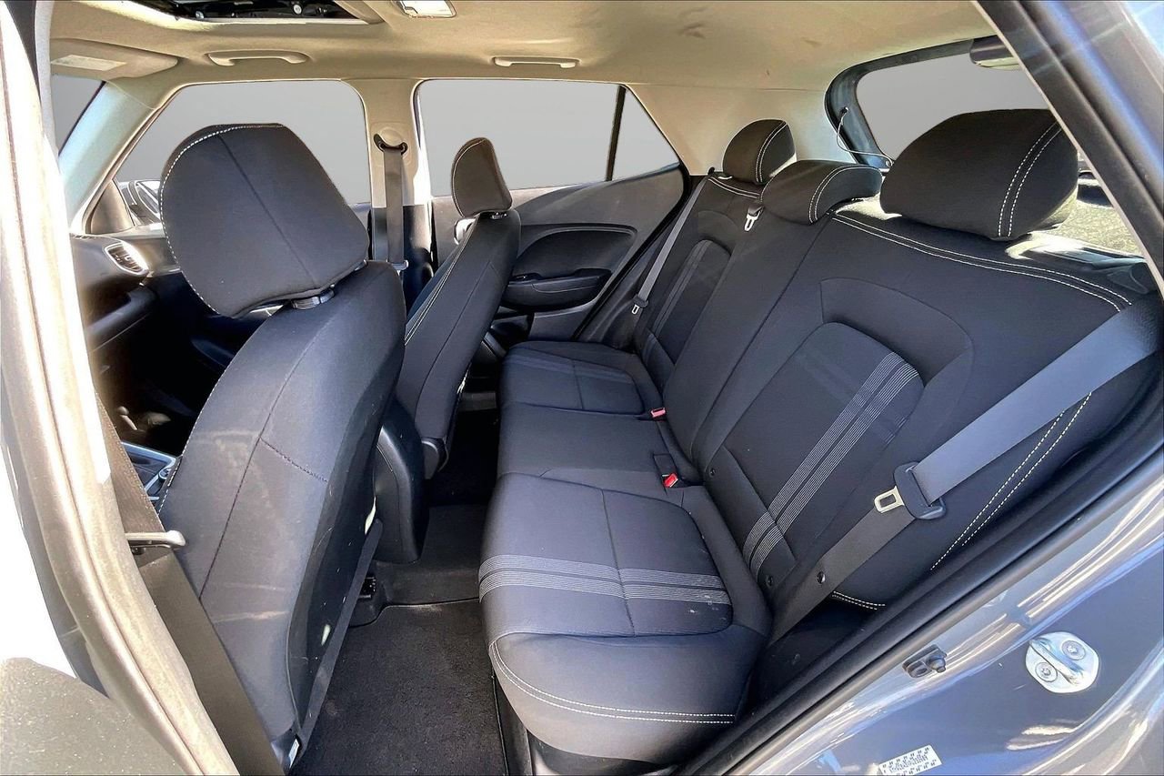 Used 2023 Hyundai Venue SEL w/ Cargo Package image 21