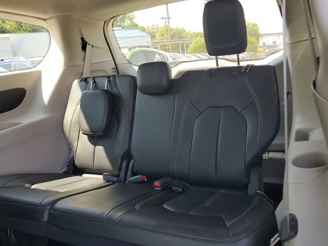 Used 2024 Chrysler Pacifica Touring-L AWD/4WD image 14