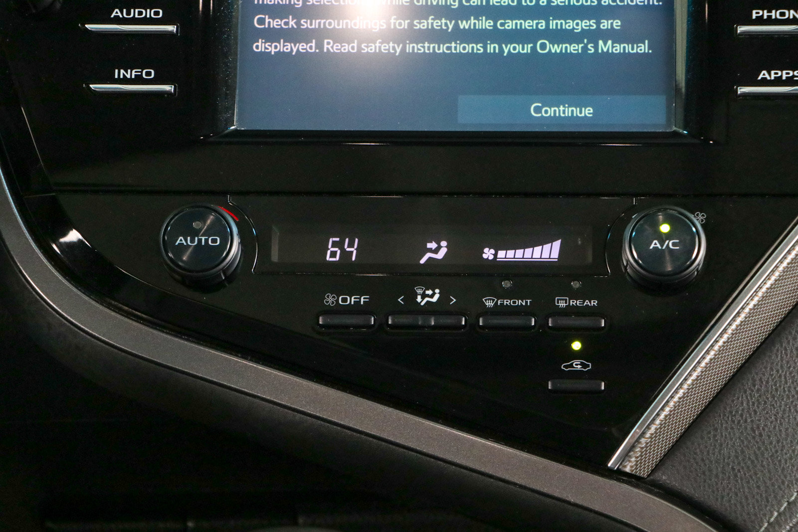 Used 2018 Toyota Camry SE w/ Moonroof Package FWD image 20