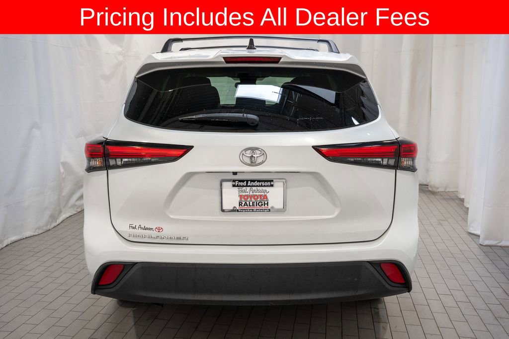 Used 2023 Toyota Highlander L FWD image 4