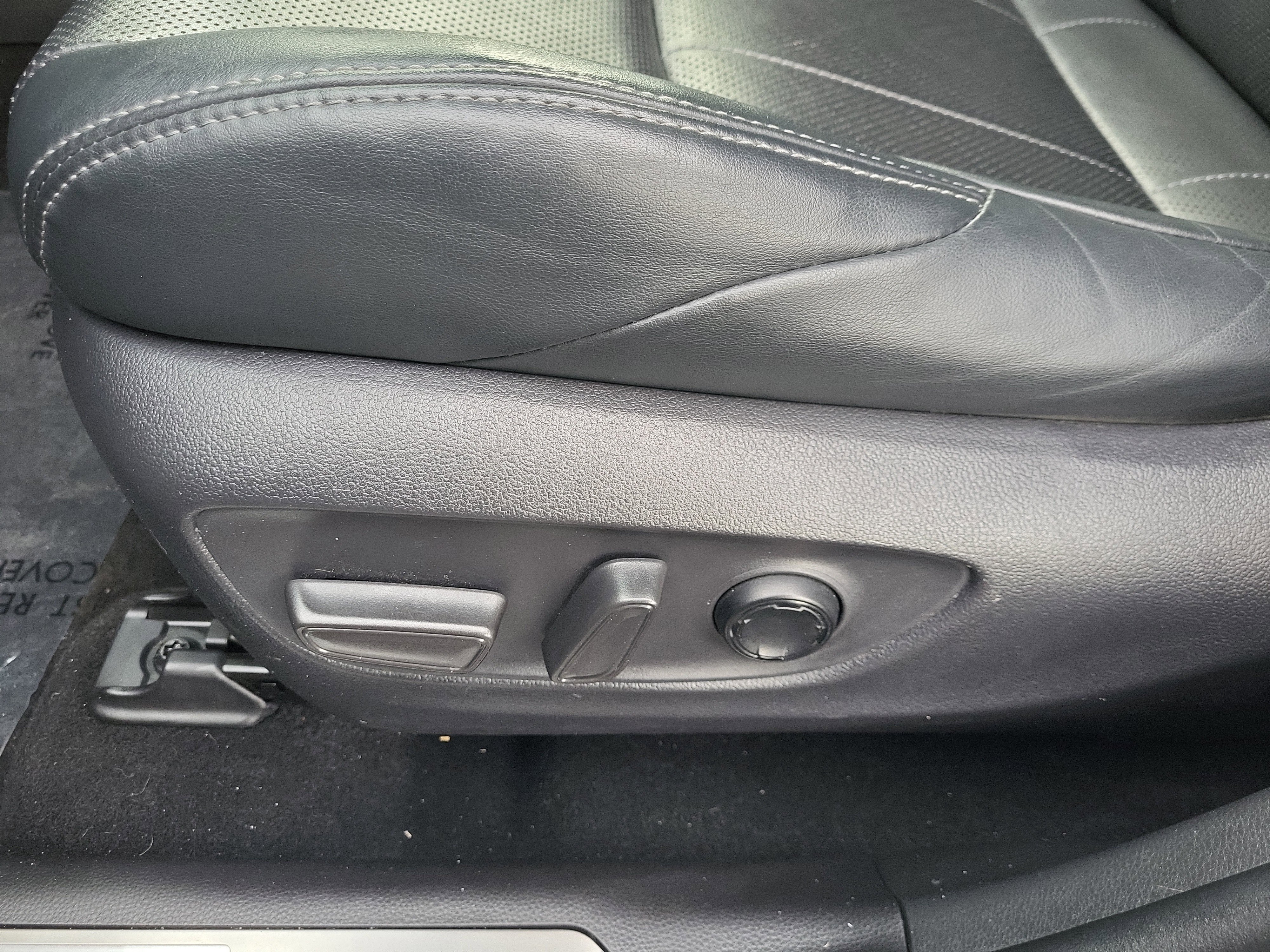 Used 2021 Toyota Venza LE image 13