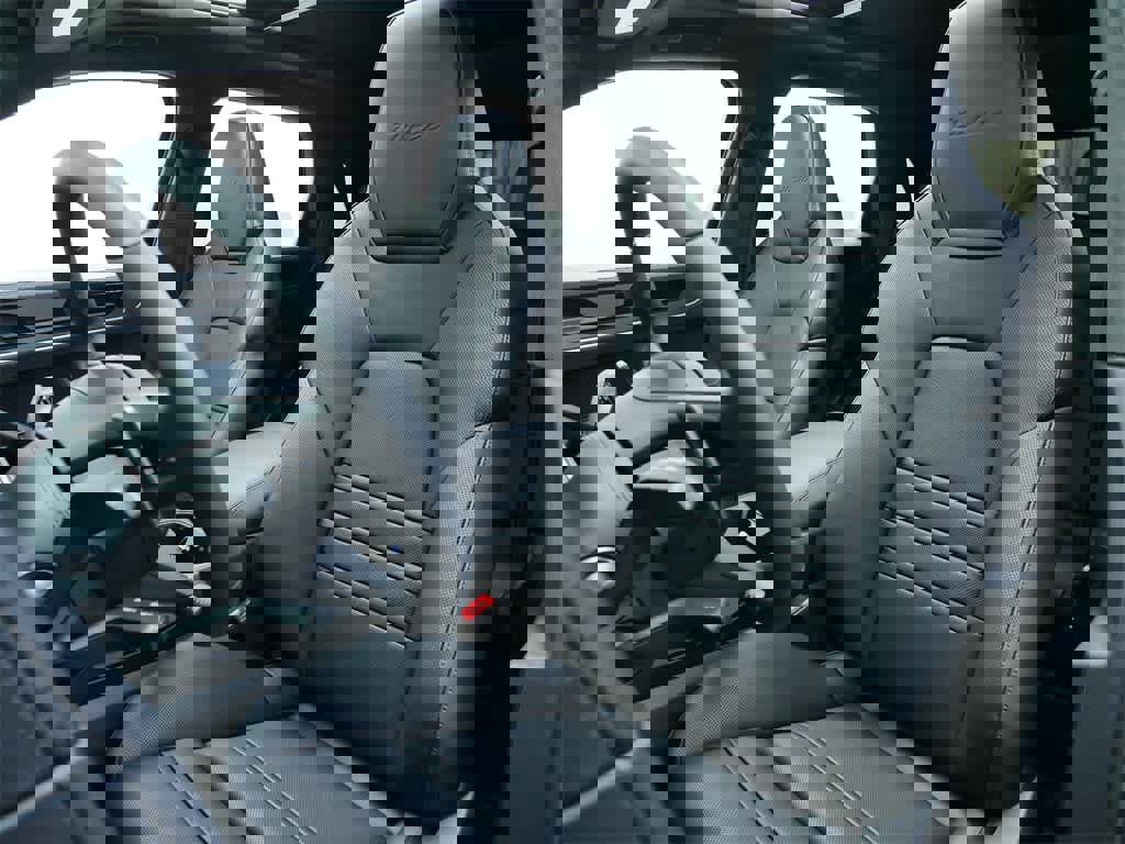 New 2025 Porsche Cayenne Turbo image 5