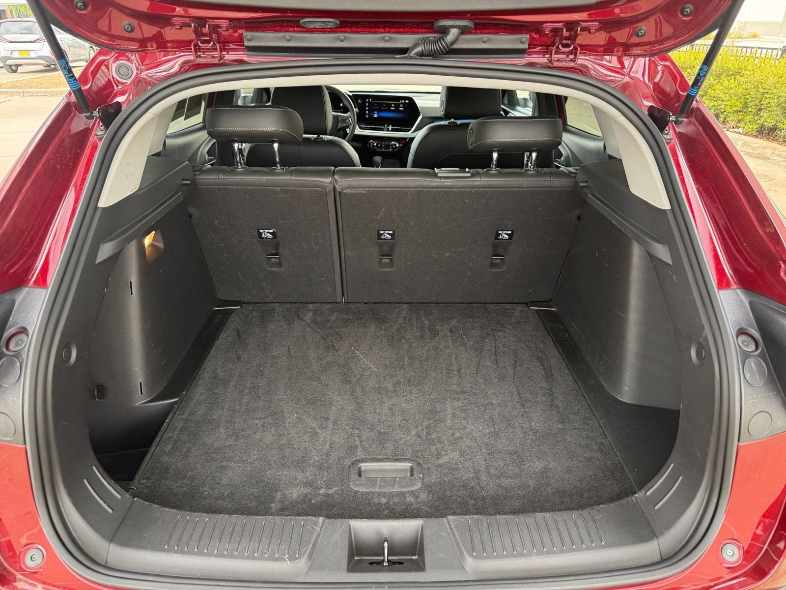 Used 2025 Chevrolet Trax LT FWD image 31