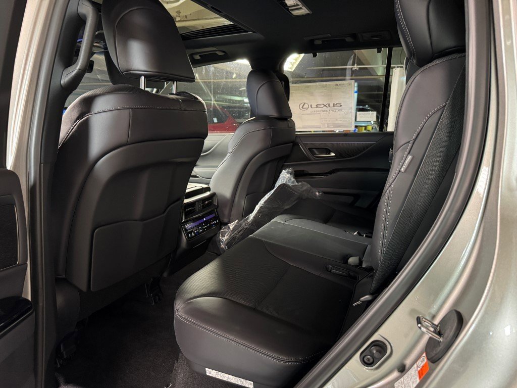 New 2025 Lexus LX 600 4WD w/ Luxury Package image 14