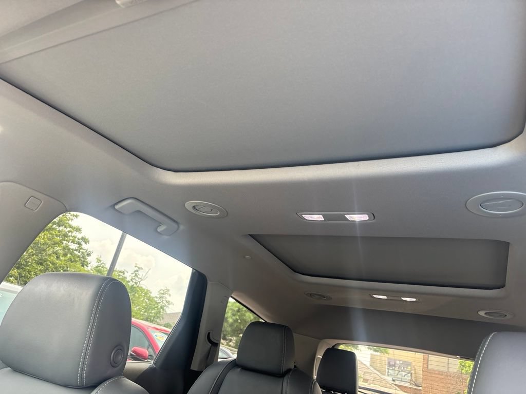 Used 2020 Buick Enclave Premium w/ Sun and Sites Package FWD image 9