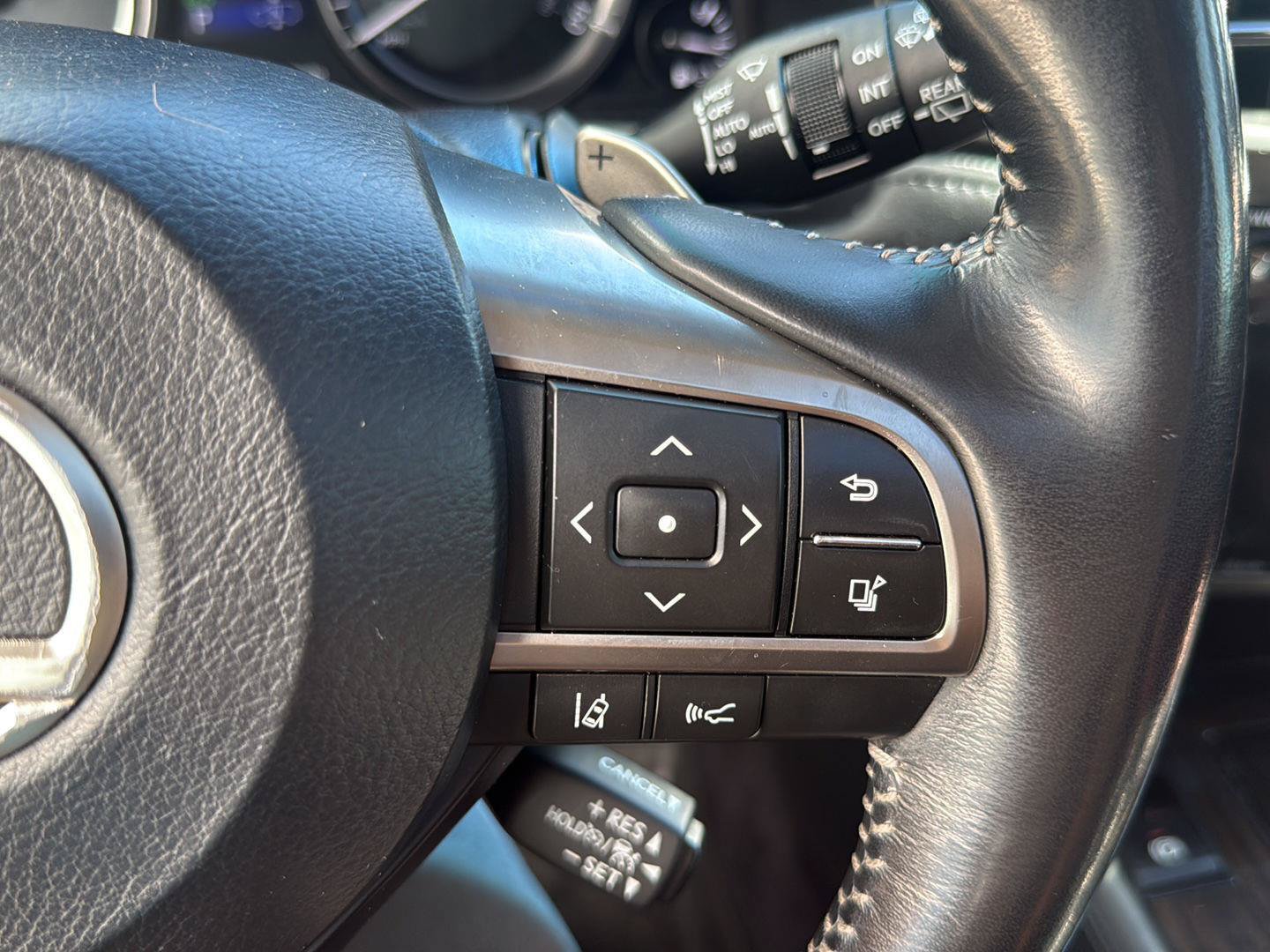 Used 2016 Lexus LX 570 4WD w/ Luxury Package image 11