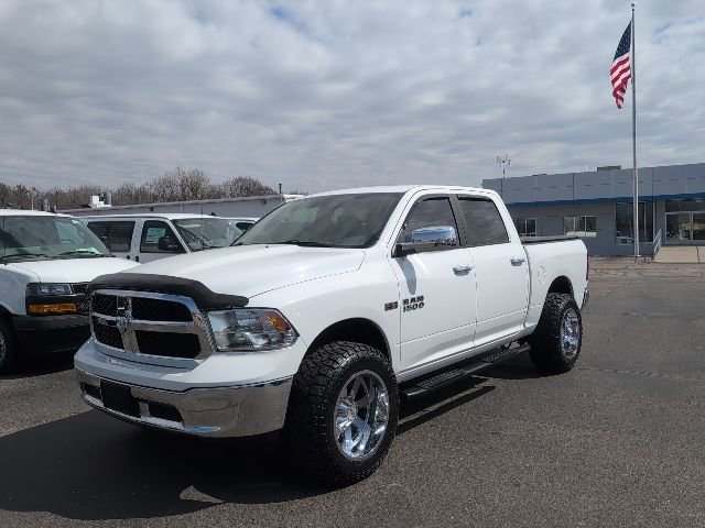 Used 2018 RAM 1500 Classic SLT AWD/4WD image 2