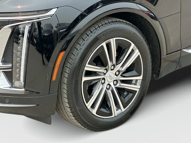 Certified 2024 Cadillac Lyriq Luxury AWD/4WD image 29
