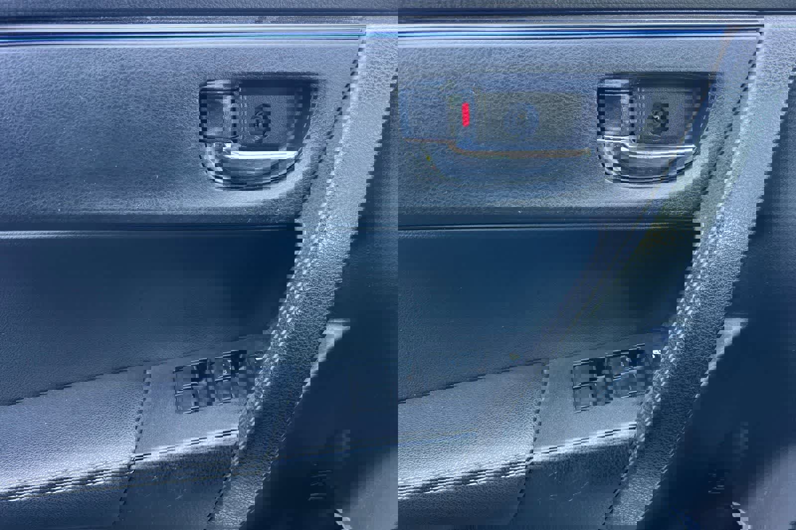 Used 2017 Toyota Corolla SE w/ Carpet Mat Package (TMS) image 15