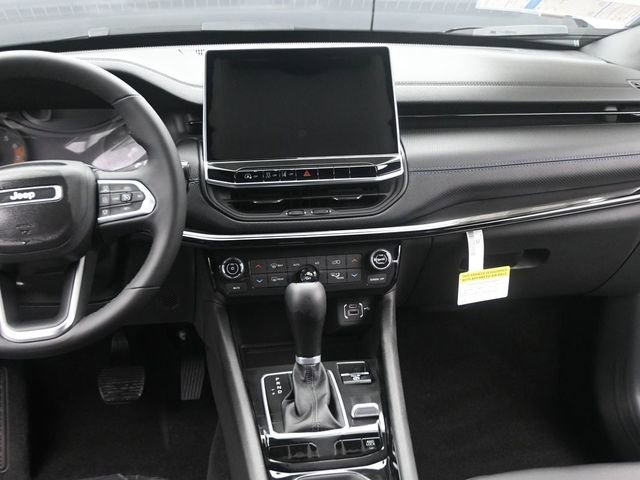 New 2026 Jeep Compass Latitude w/ Sun and Sound Group AWD/4WD image 25