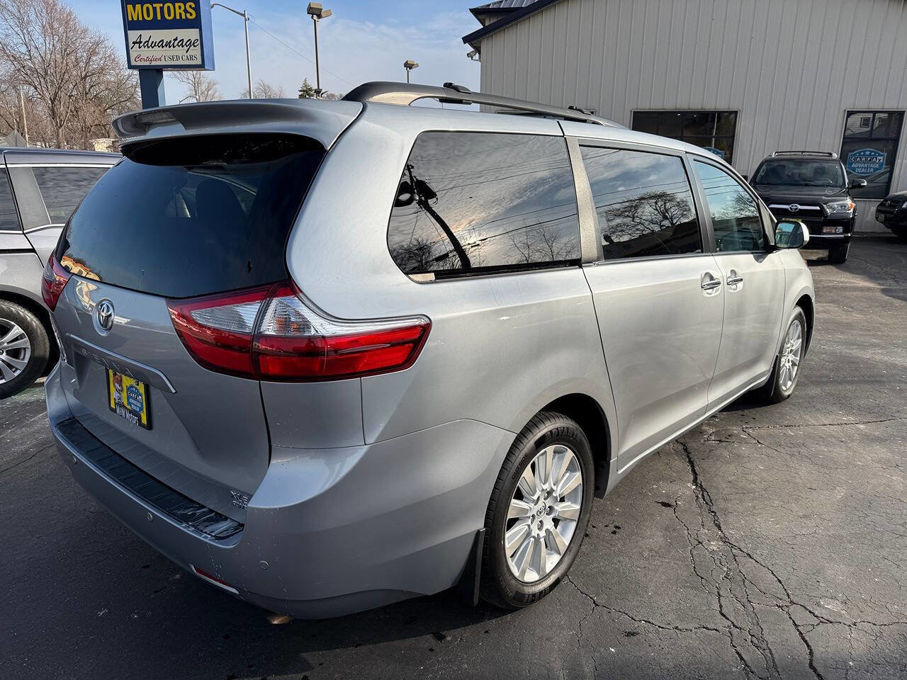 Used 2015 Toyota Sienna XLE Premium image 6