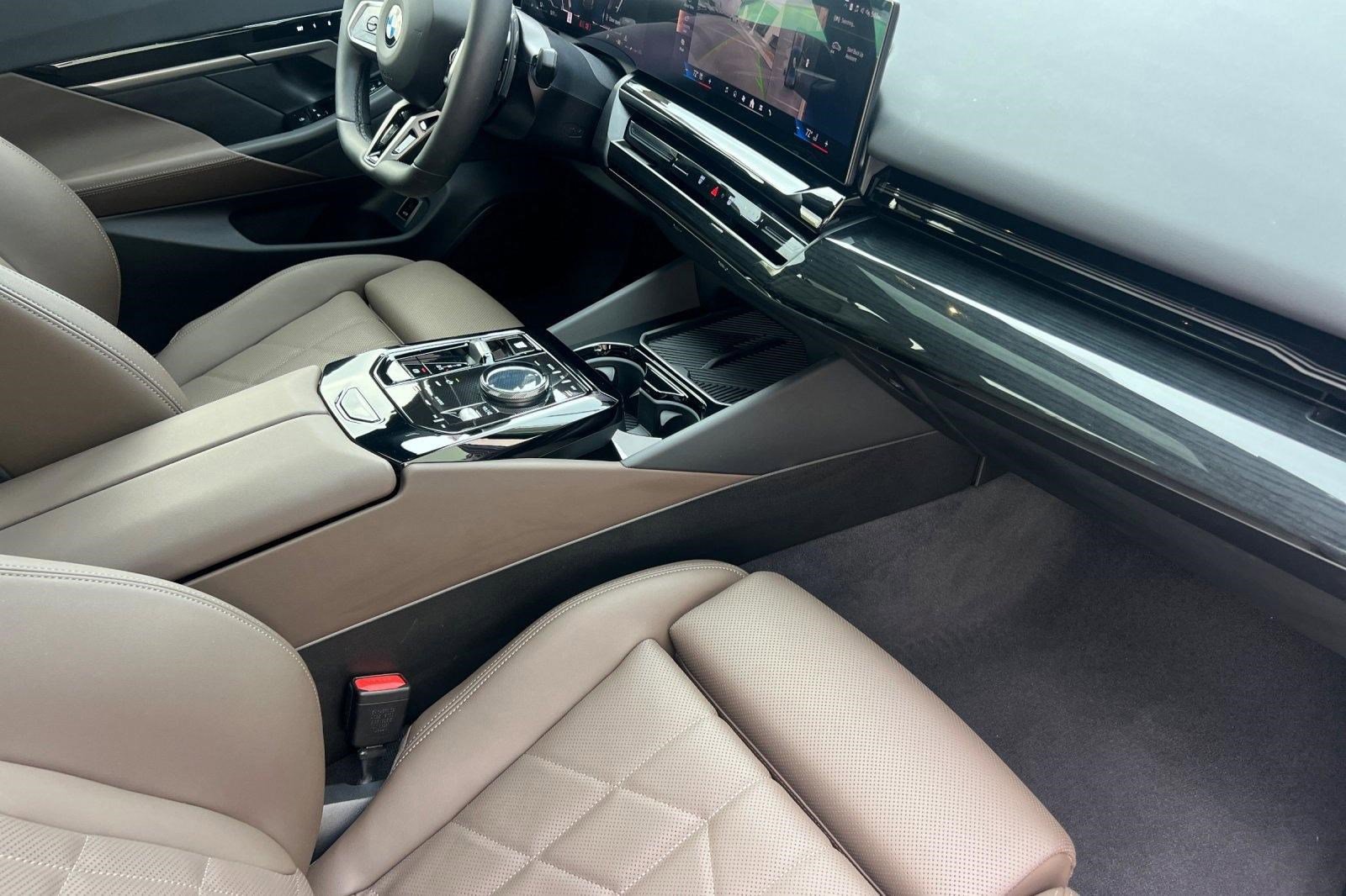 Used 2026 BMW 530i w/ M Sport Package image 35
