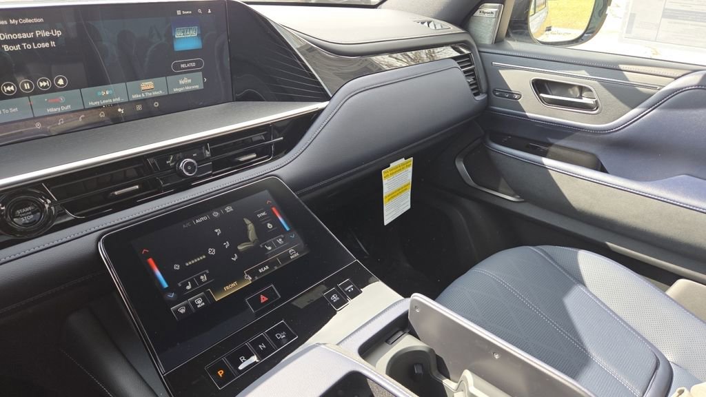 New 2026 INFINITI QX80 4WD w/ Sport Exterior Package image 39