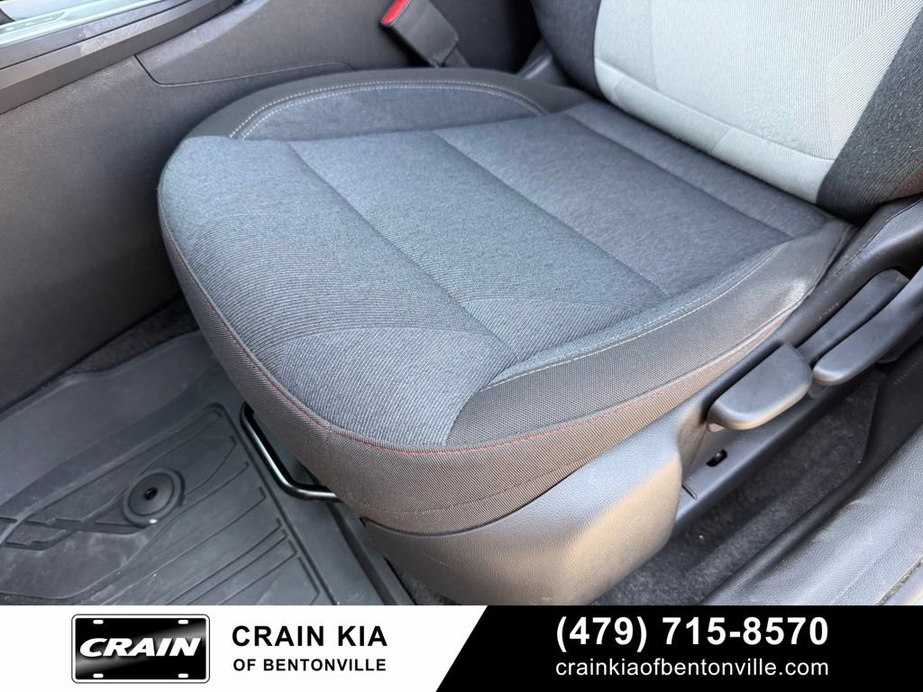 Used 2025 Chevrolet Trax RS FWD image 23