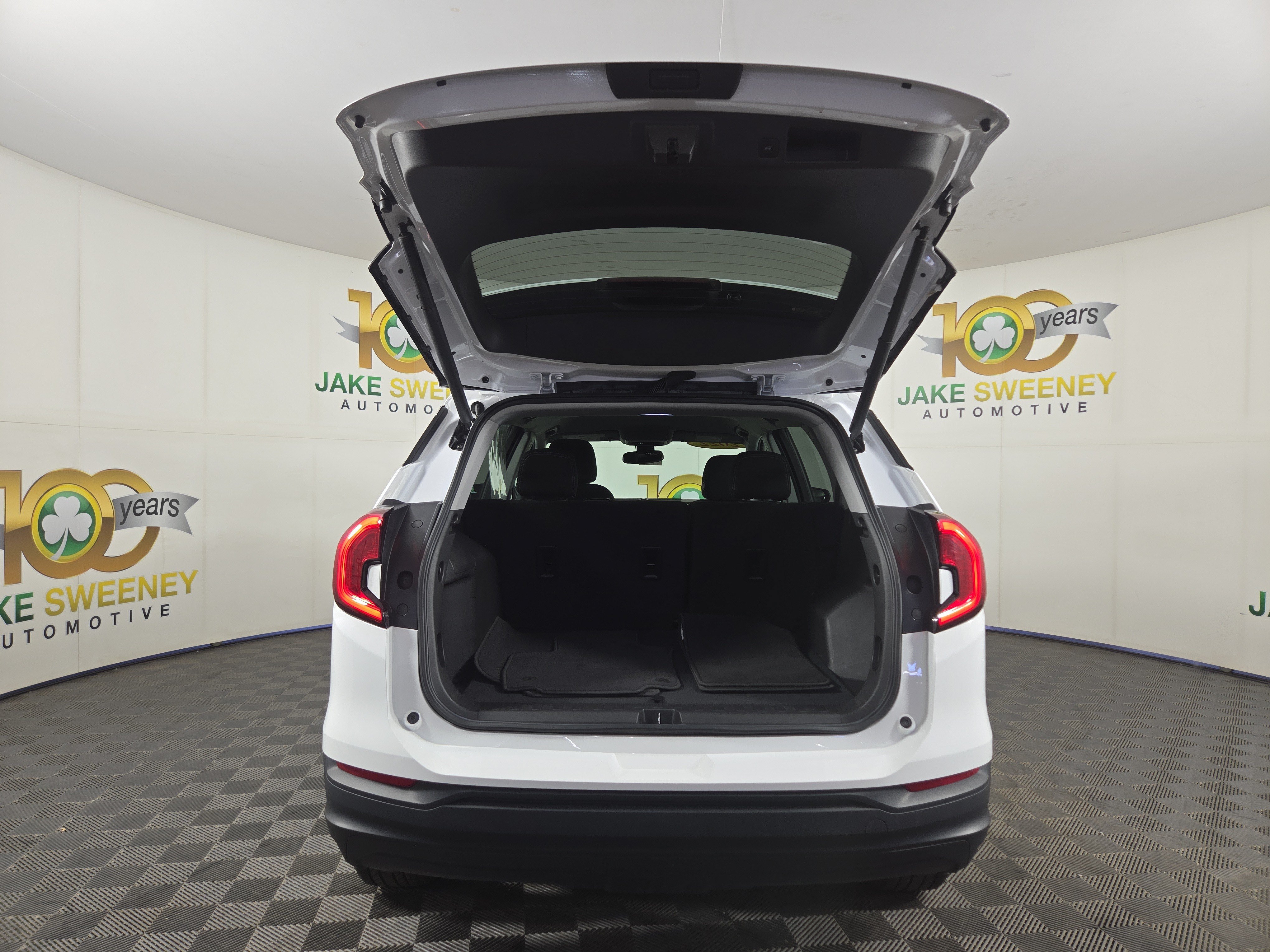 Used 2022 GMC Terrain SLE w/ Driver Convenience Package AWD/4WD image 31