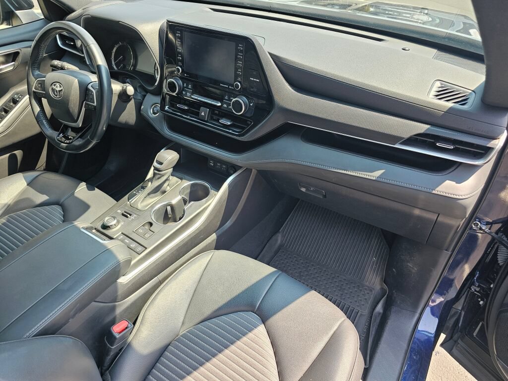 Used 2022 Toyota Highlander XSE AWD/4WD image 11