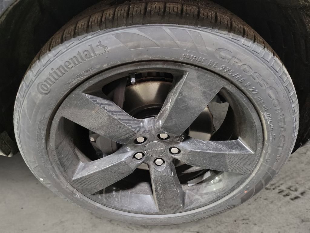 New 2026 Land Rover Defender 130 X-Dynamic SE image 11