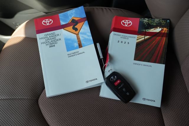 Used 2025 Toyota Grand Highlander AWD Hybrid image 51