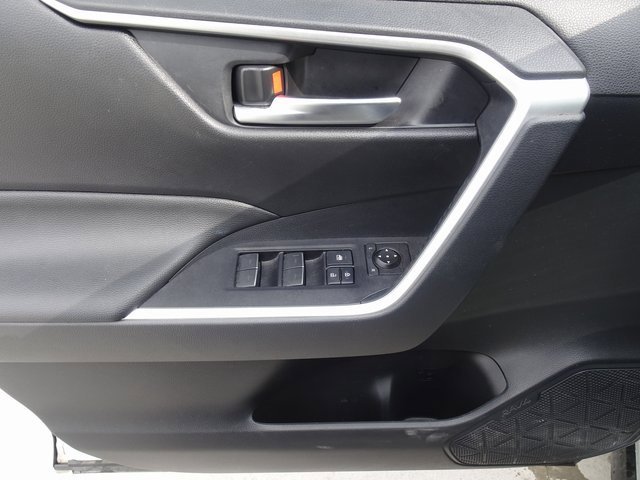 Used 2023 Toyota RAV4 XLE Premium image 8