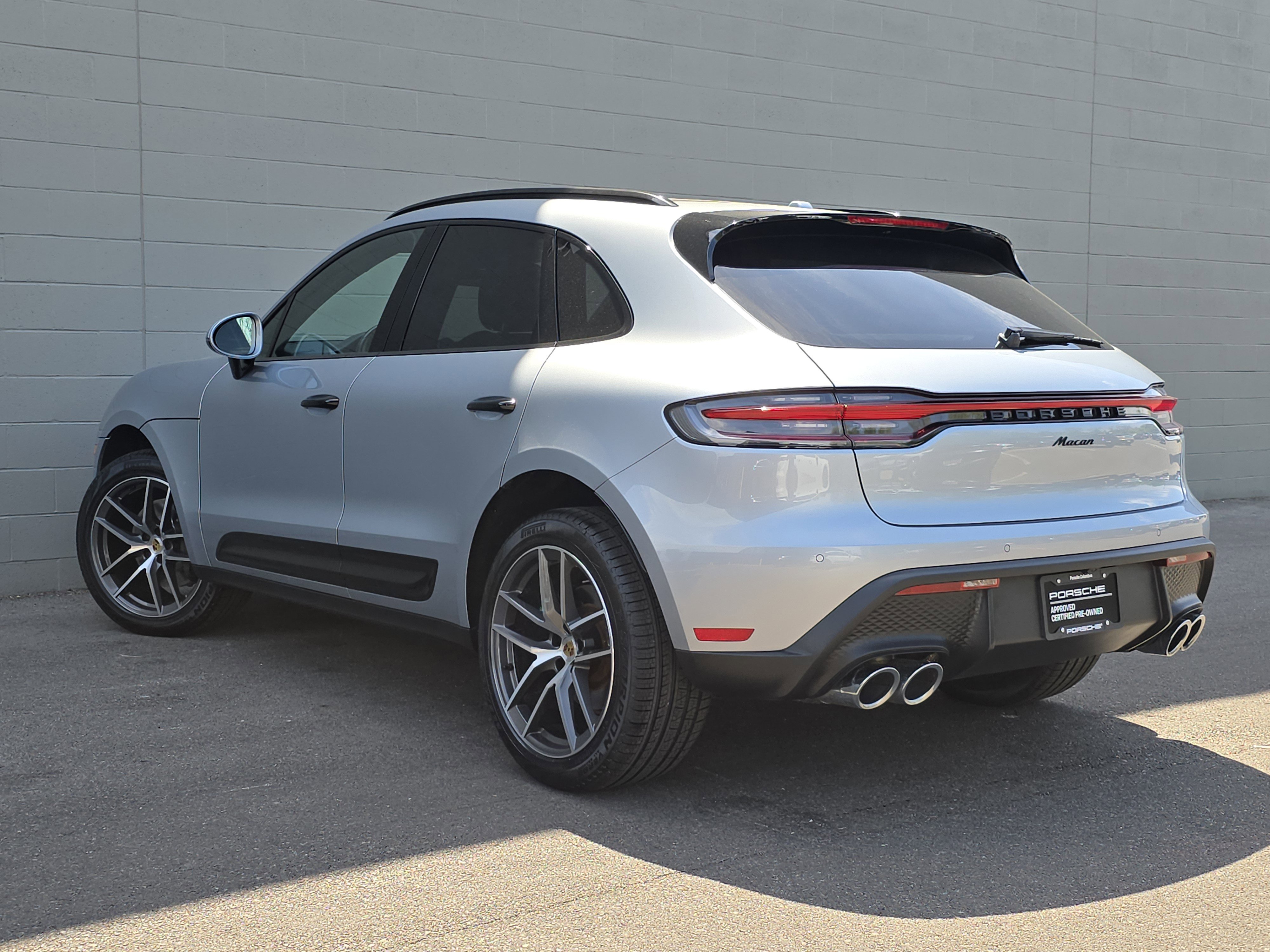 Certified 2023 Porsche Macan AWD/4WD image 3