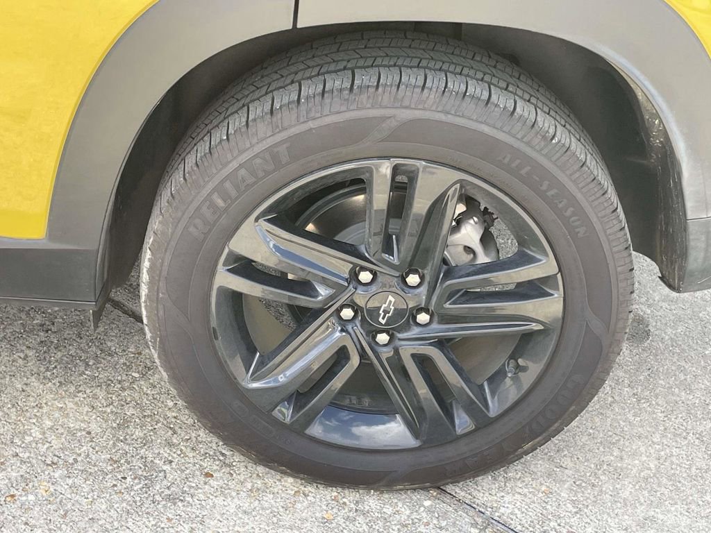 Used 2024 Chevrolet Trax ACTIV w/ Sunroof Package FWD image 9