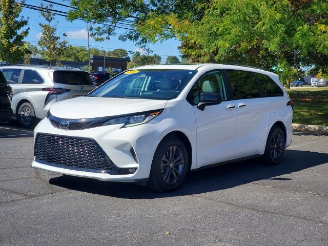 Used 2026 Toyota Sienna XSE AWD/4WD image 2