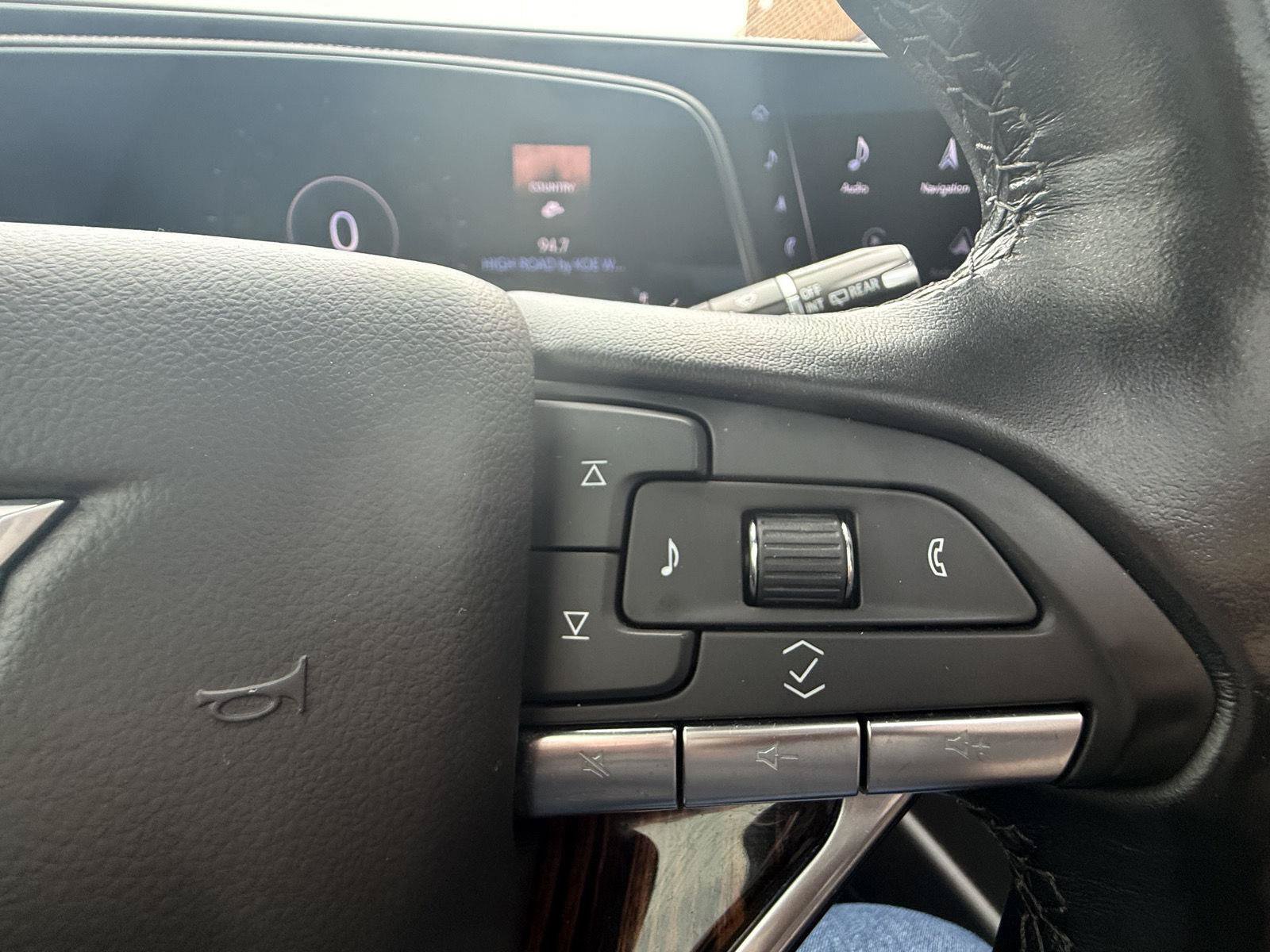 Used 2022 Cadillac Escalade ESV Premium Luxury w/ Performance Package AWD/4WD image 11
