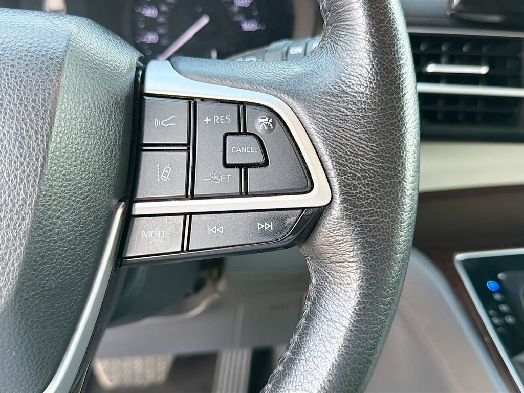 Used 2023 Toyota Sienna XLE image 38
