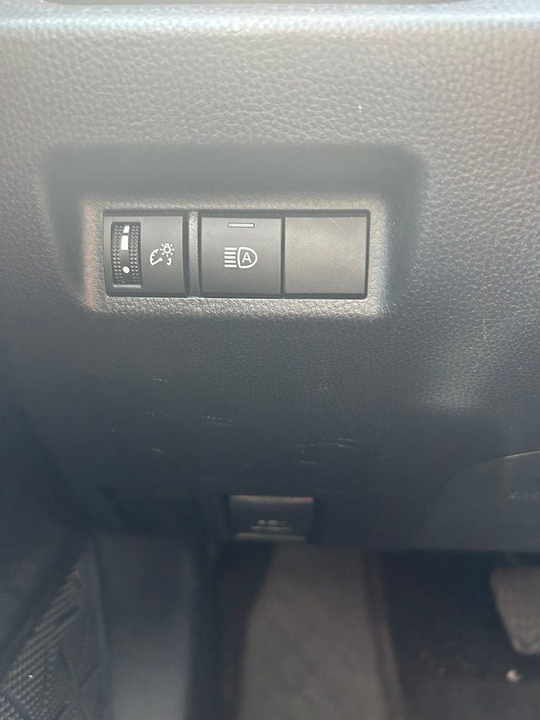 Used 2022 Toyota RAV4 LE FWD image 6