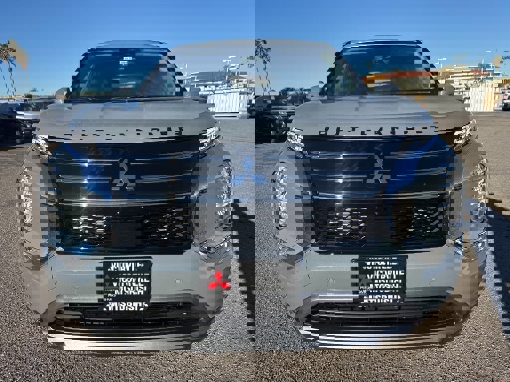 New 2026 Mitsubishi Outlander SE image 2