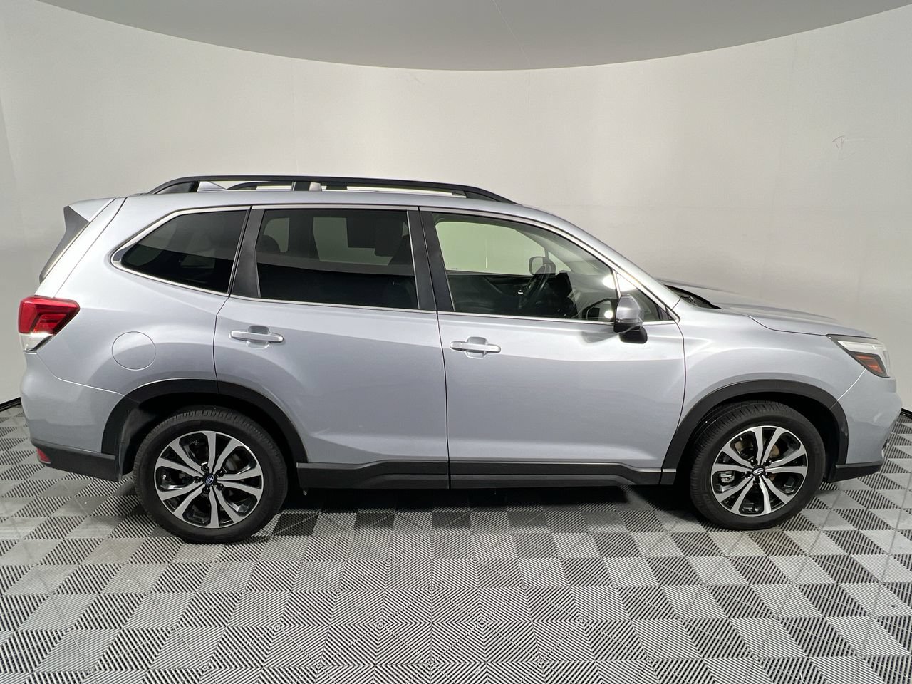 Used 2019 Subaru Forester Limited w/ Popular Package #3 AWD/4WD image 2
