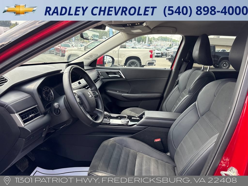 Used 2025 Mitsubishi Outlander SE AWD/4WD image 3