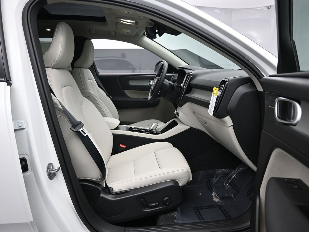 New 2026 Volvo XC40 B5 Ultra w/ Climate Package image 27
