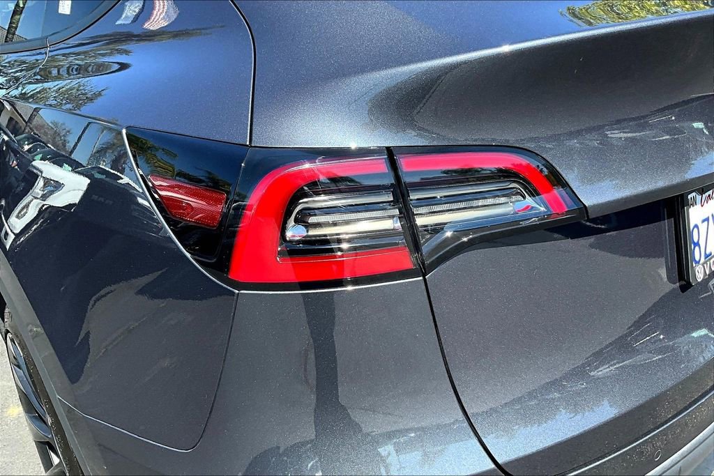 Used 2022 Tesla Model Y Long Range image 22