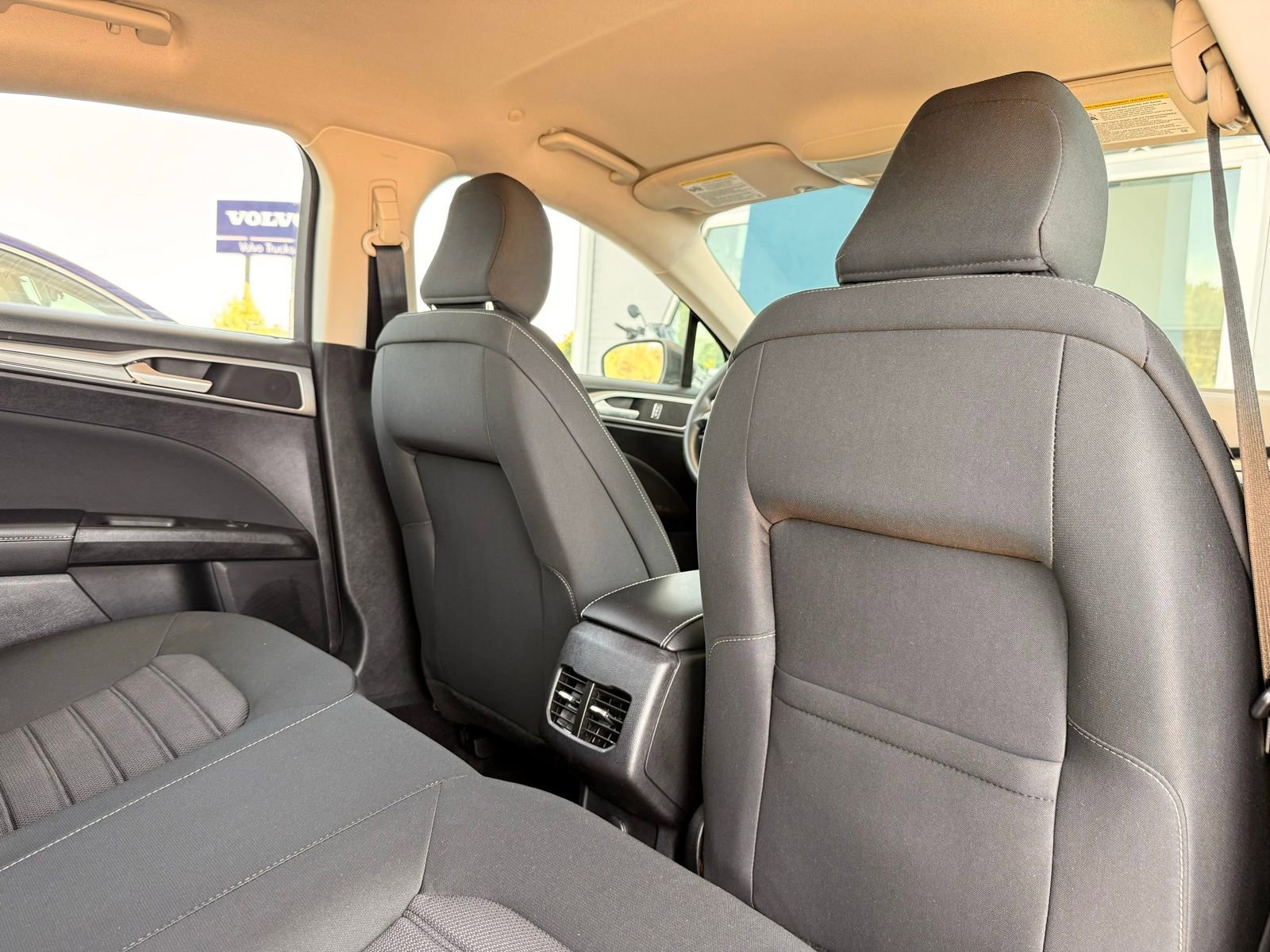 Used 2020 Ford Fusion SE FWD image 19