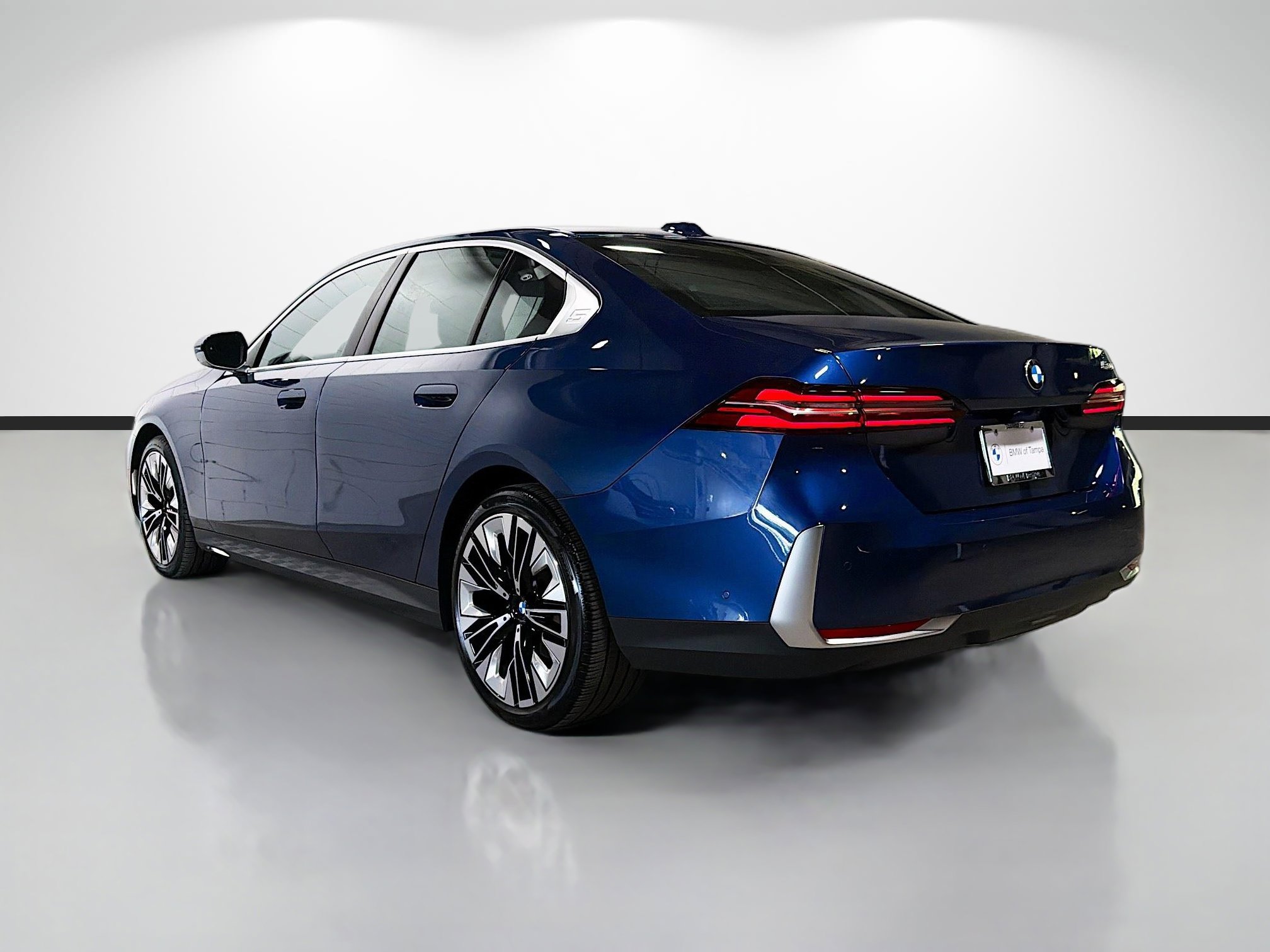 Used 2026 BMW 530i RWD image 5