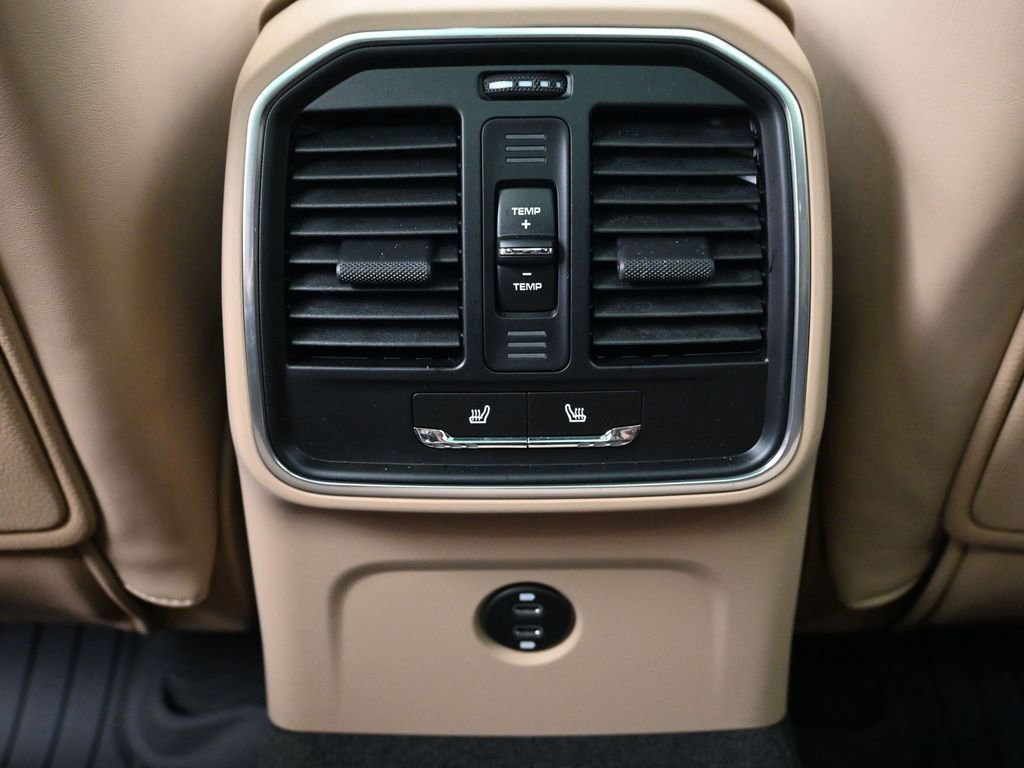 Certified 2023 Porsche Macan Turbo image 8