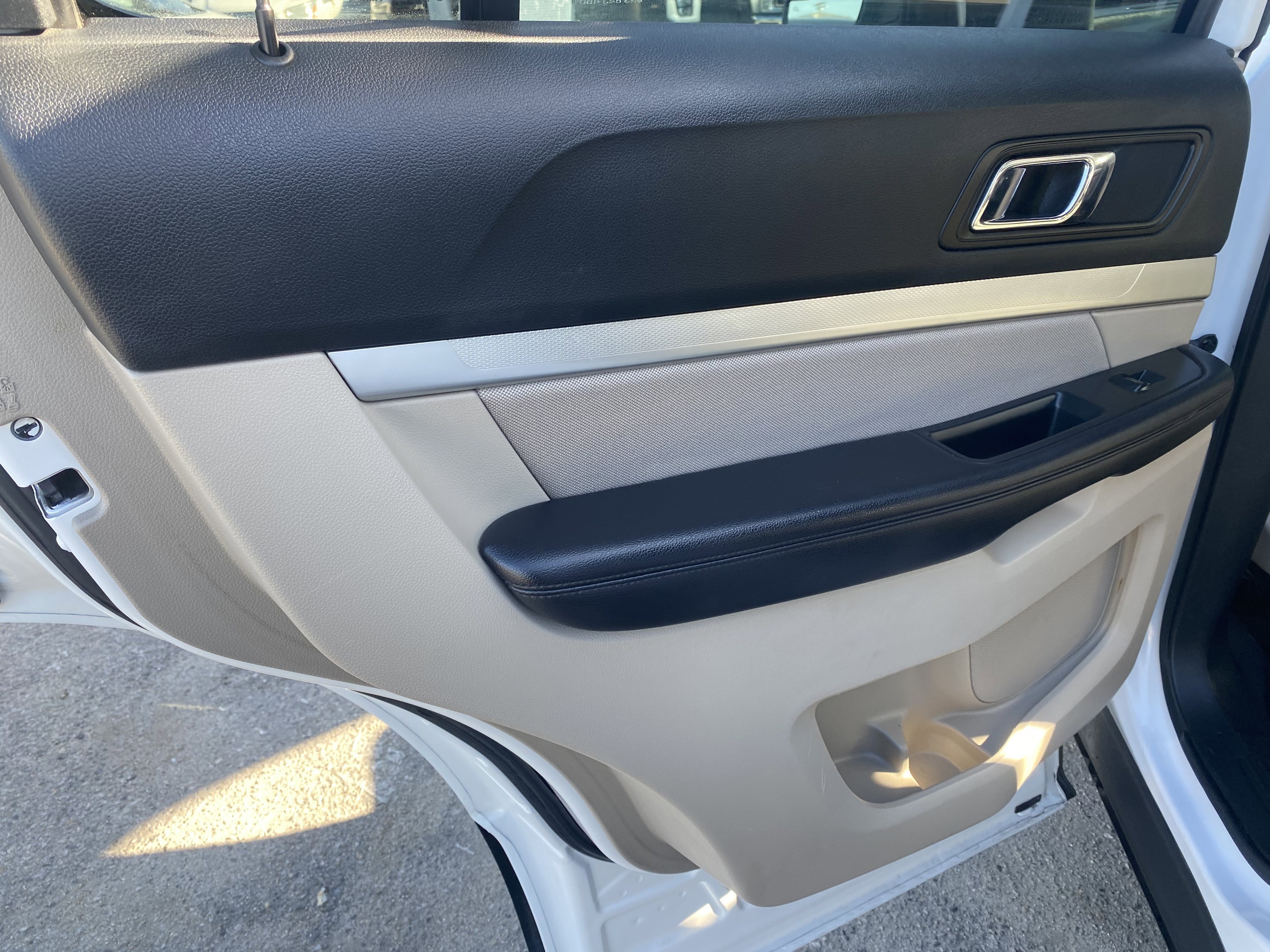 Used 2018 Ford Explorer FWD image 14