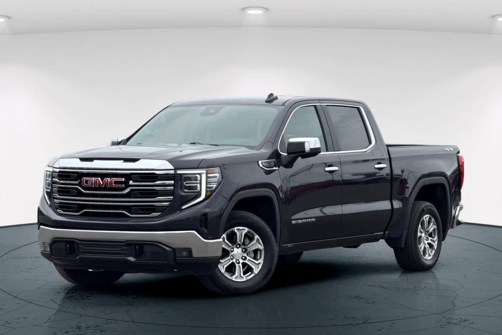 Used 2025 GMC Sierra 1500 SLT image 1