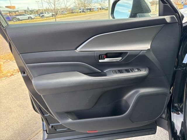Used 2025 Toyota Grand Highlander XLE image 25